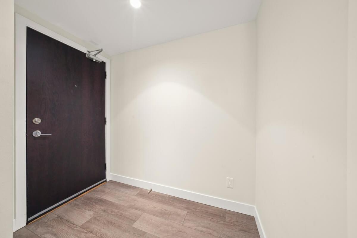 Dazzling Condo By Stadium Downtown With Free Parking バンクーバー エクステリア 写真