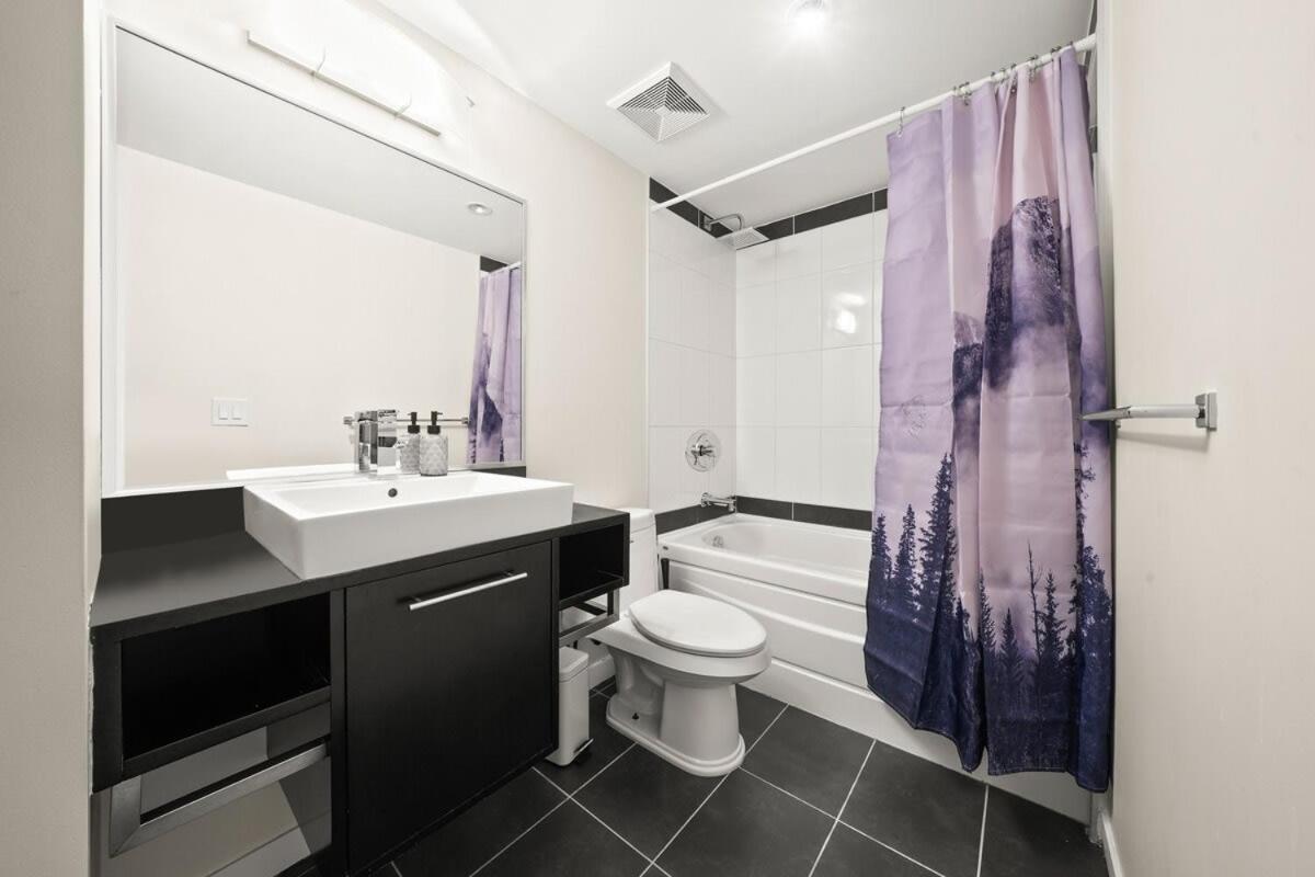 Dazzling Condo By Stadium Downtown With Free Parking バンクーバー エクステリア 写真