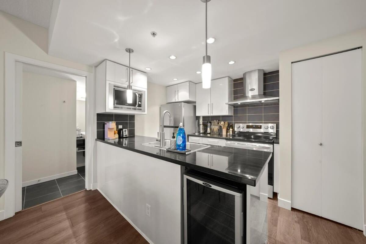 Dazzling Condo By Stadium Downtown With Free Parking バンクーバー エクステリア 写真