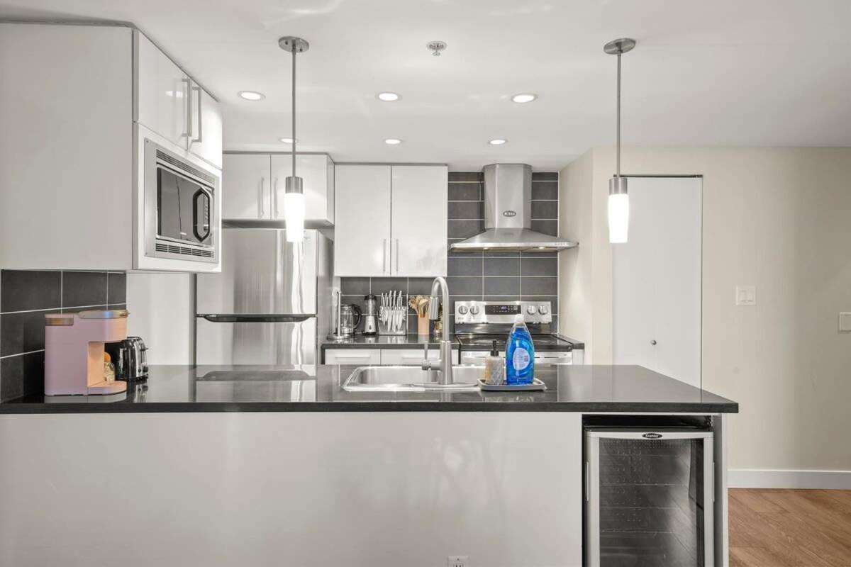 Dazzling Condo By Stadium Downtown With Free Parking バンクーバー エクステリア 写真