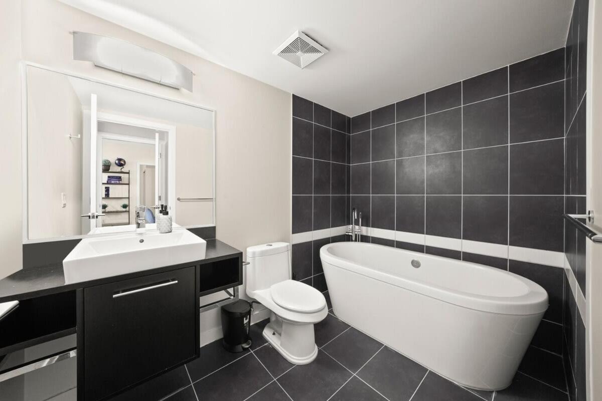 Dazzling Condo By Stadium Downtown With Free Parking バンクーバー エクステリア 写真
