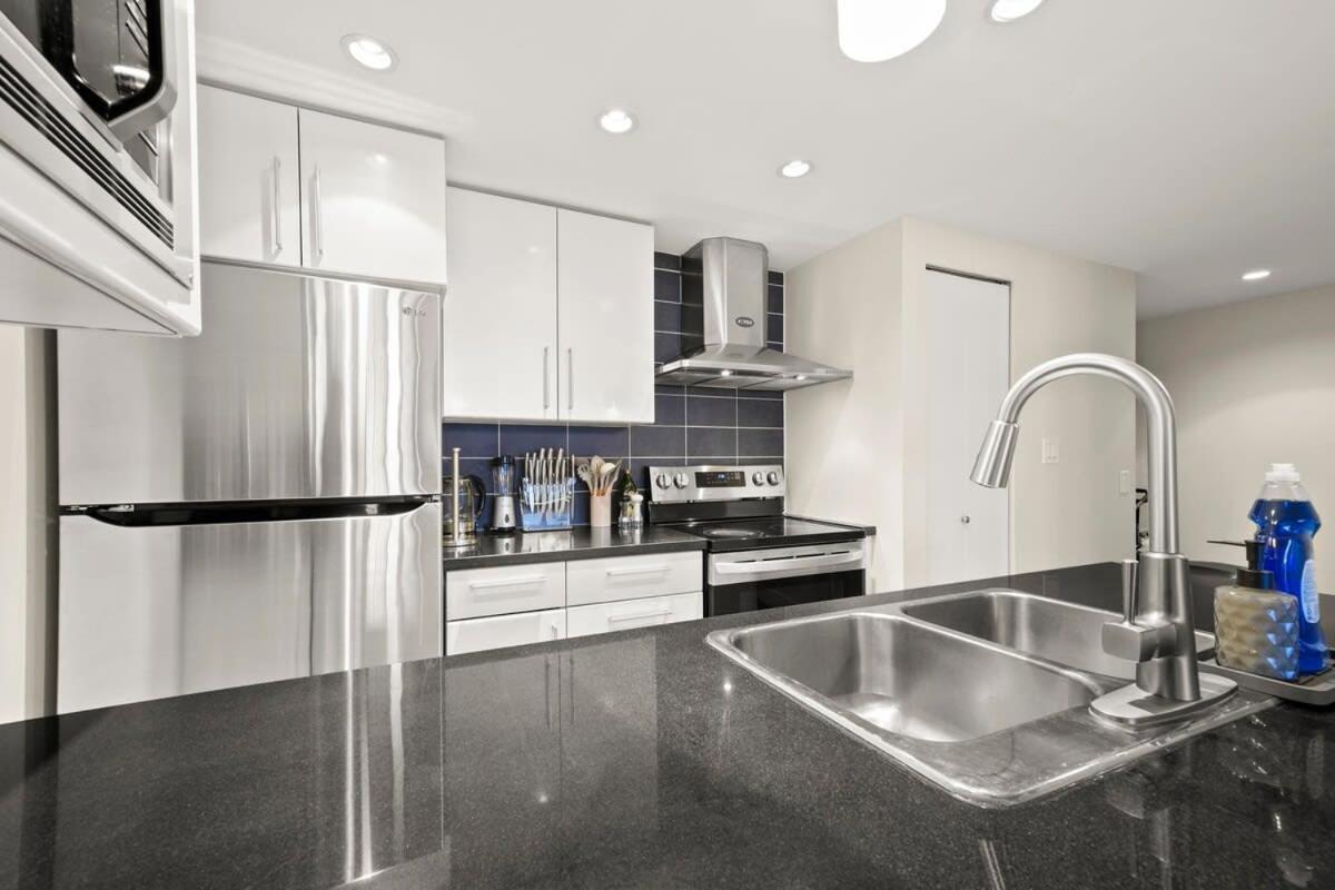Dazzling Condo By Stadium Downtown With Free Parking バンクーバー エクステリア 写真