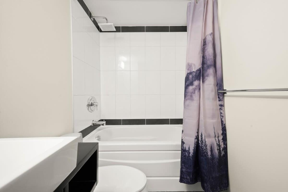 Dazzling Condo By Stadium Downtown With Free Parking バンクーバー エクステリア 写真